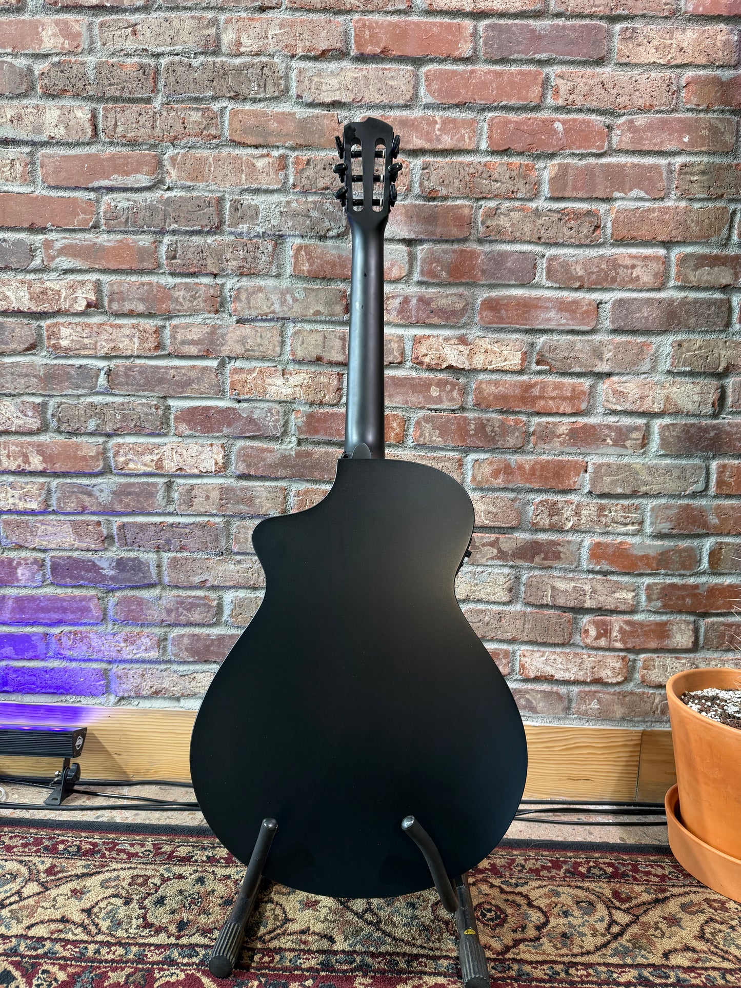Breedlove Discovery S Concert Satin Black Nylon CE - Cedar/Mahogany