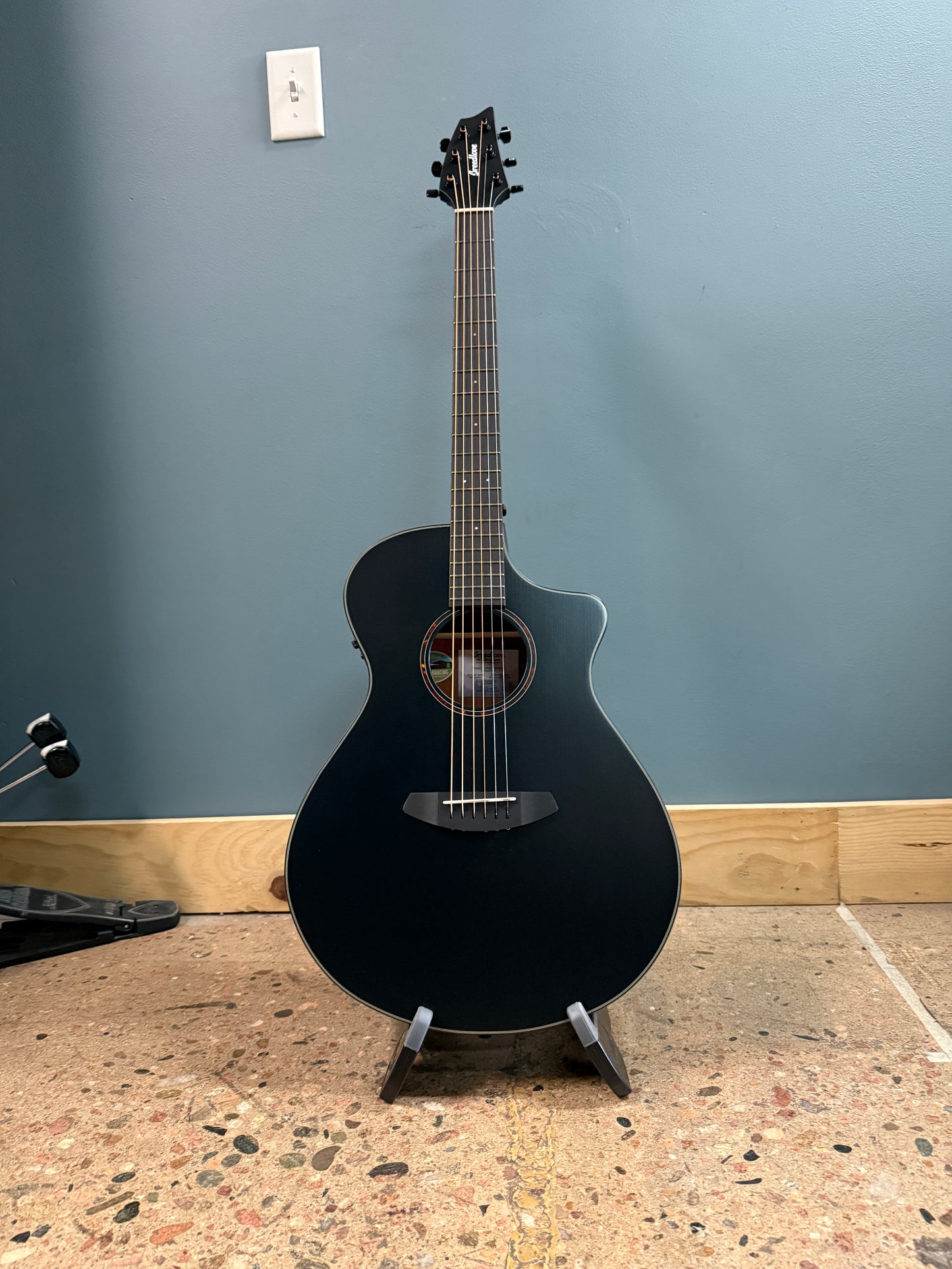 Breedlove Discovery S Concert Satin Black CE