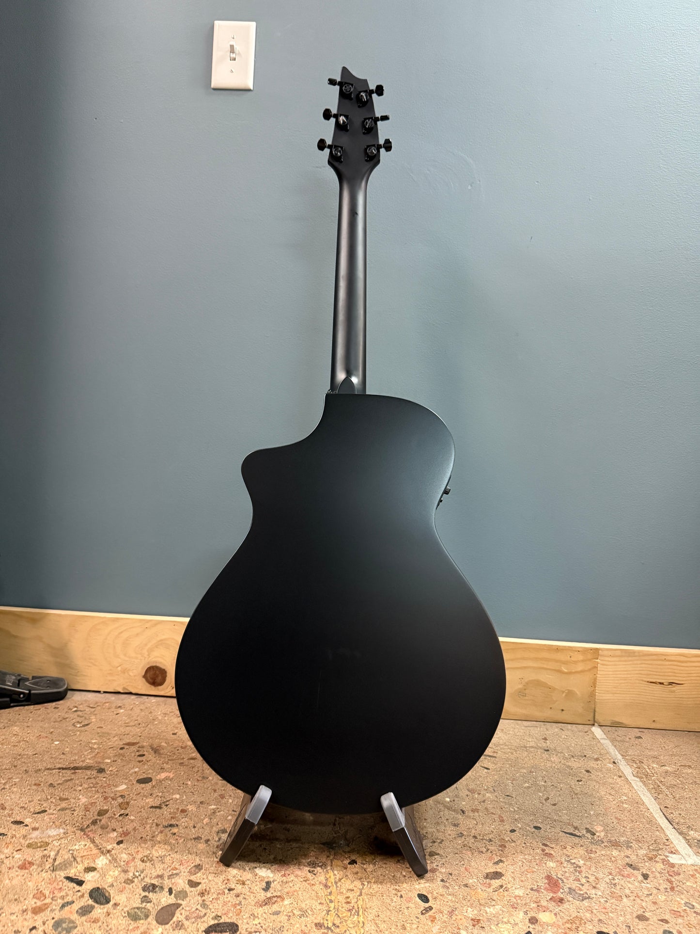 Breedlove Discovery S Concert Satin Black CE