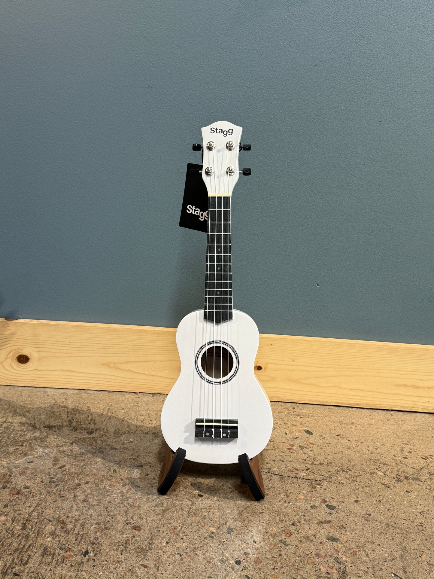 Stagg Soprano Chameleon Series Ukulele (White)