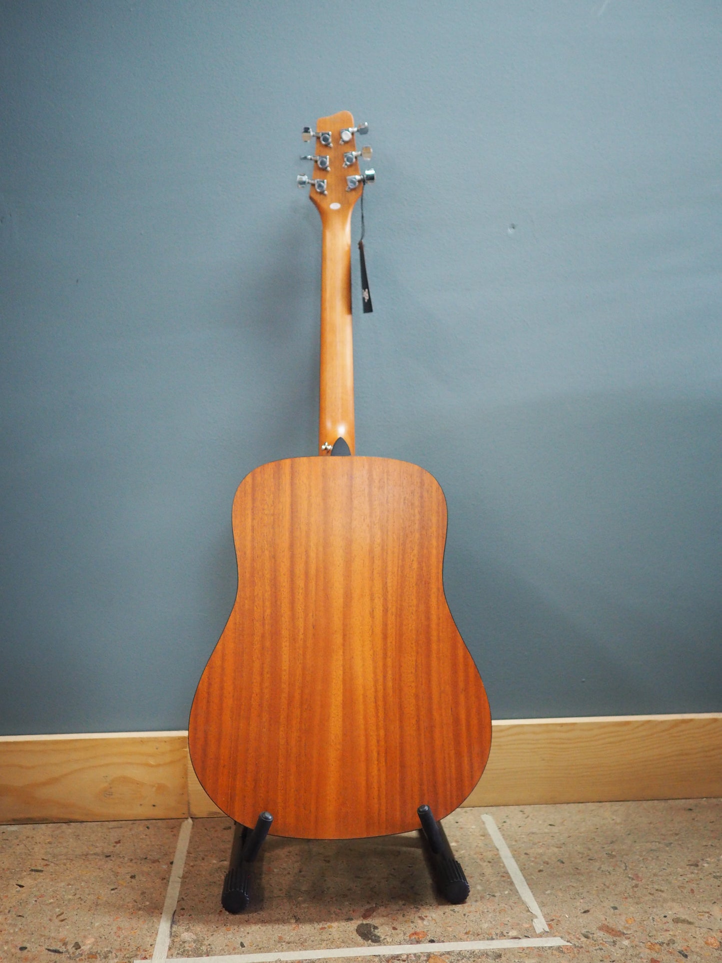 Stagg Dreadnought Acoustic Guitar (Spruce - Mahogany)