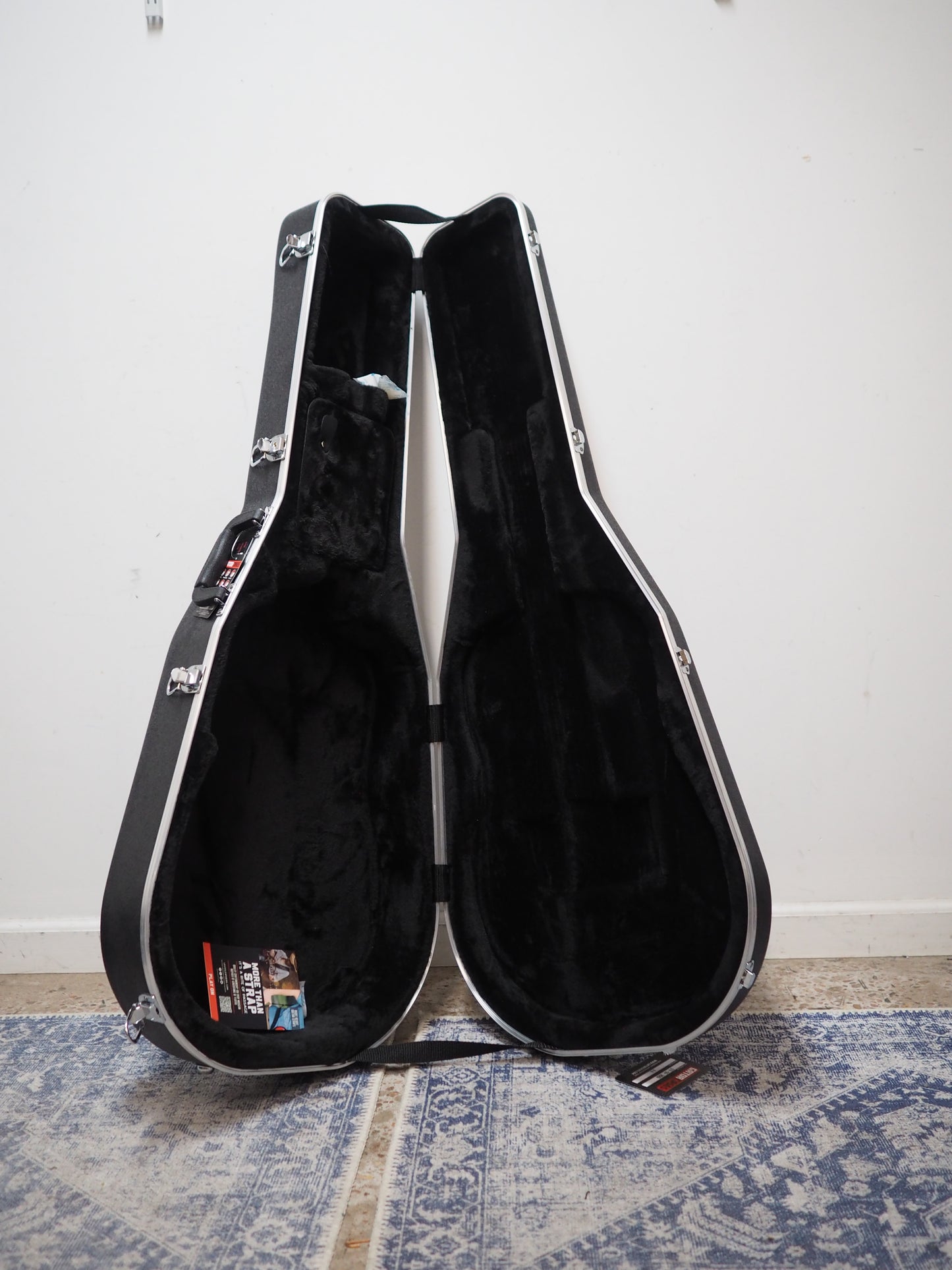 Gator Dreadnaught Acoustic Guitar Hardshell Case