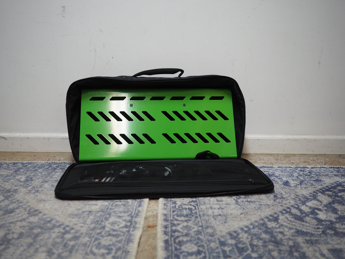 Gator Aluminum Green Pedal Board