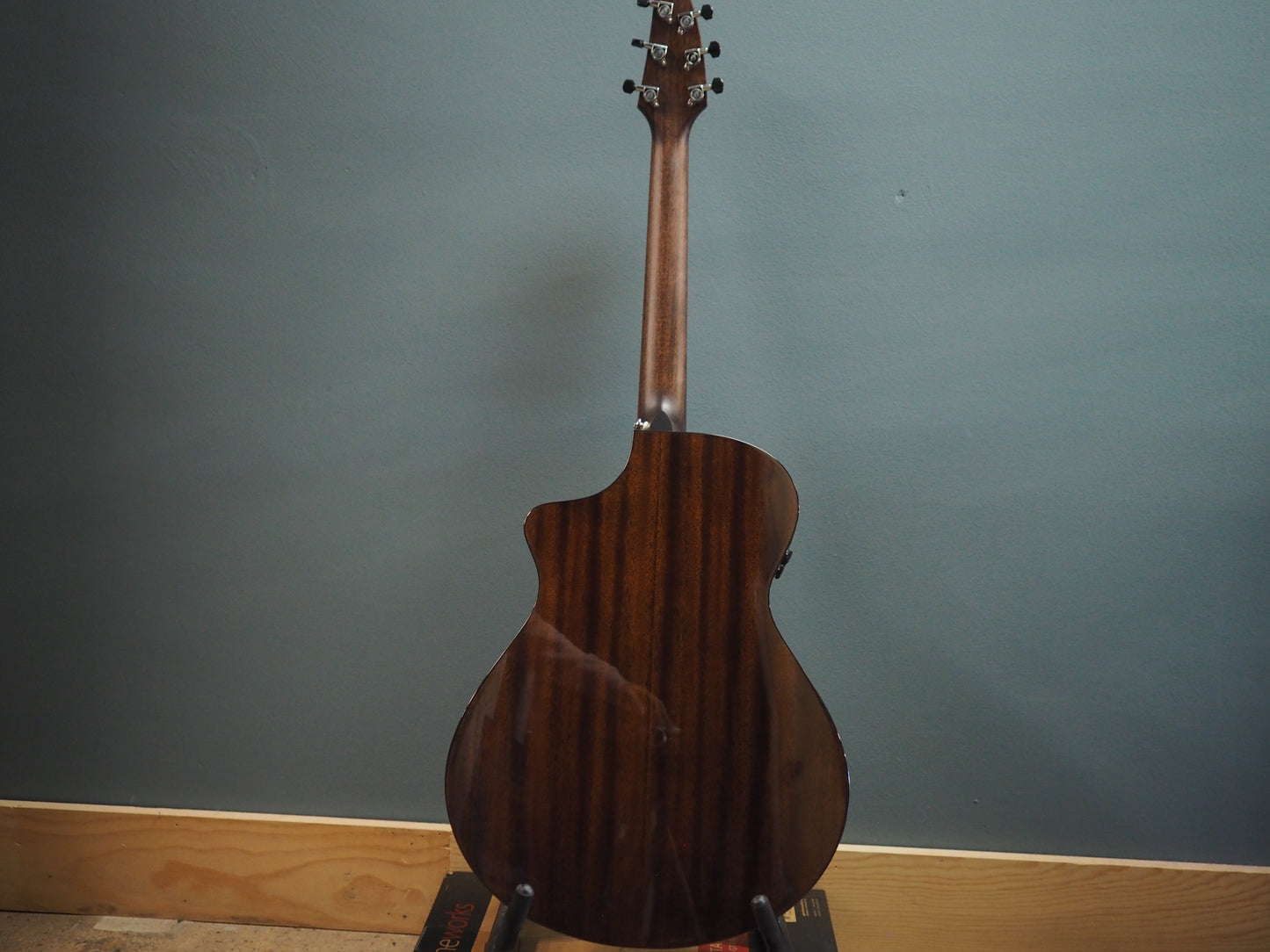 Breedlove Wildwood Pro Series Concert Suede CE (Mahogany - Mahogany)