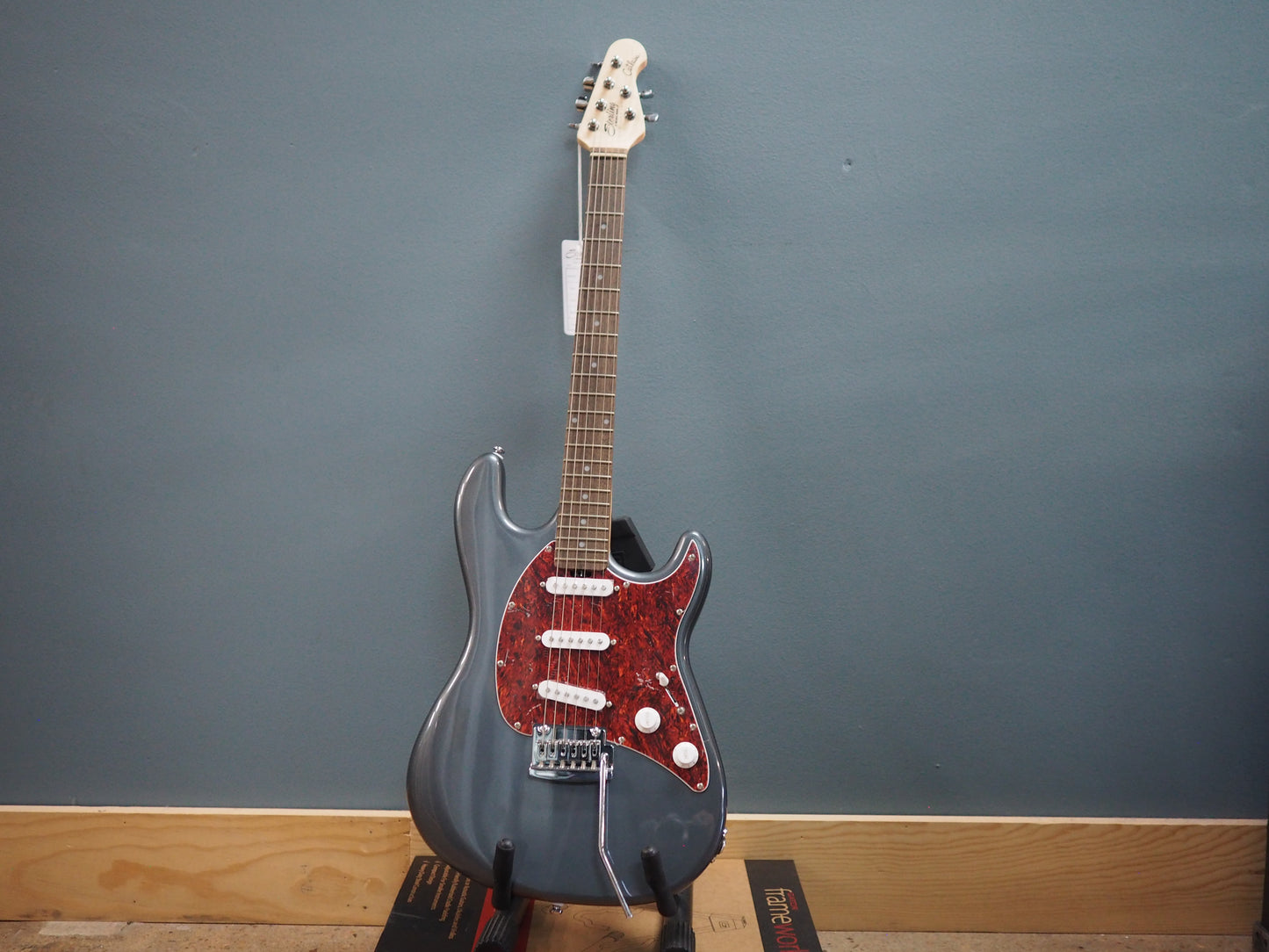 Sterling by Music Man Cutlass CT30SSS (Charcoal Frost)