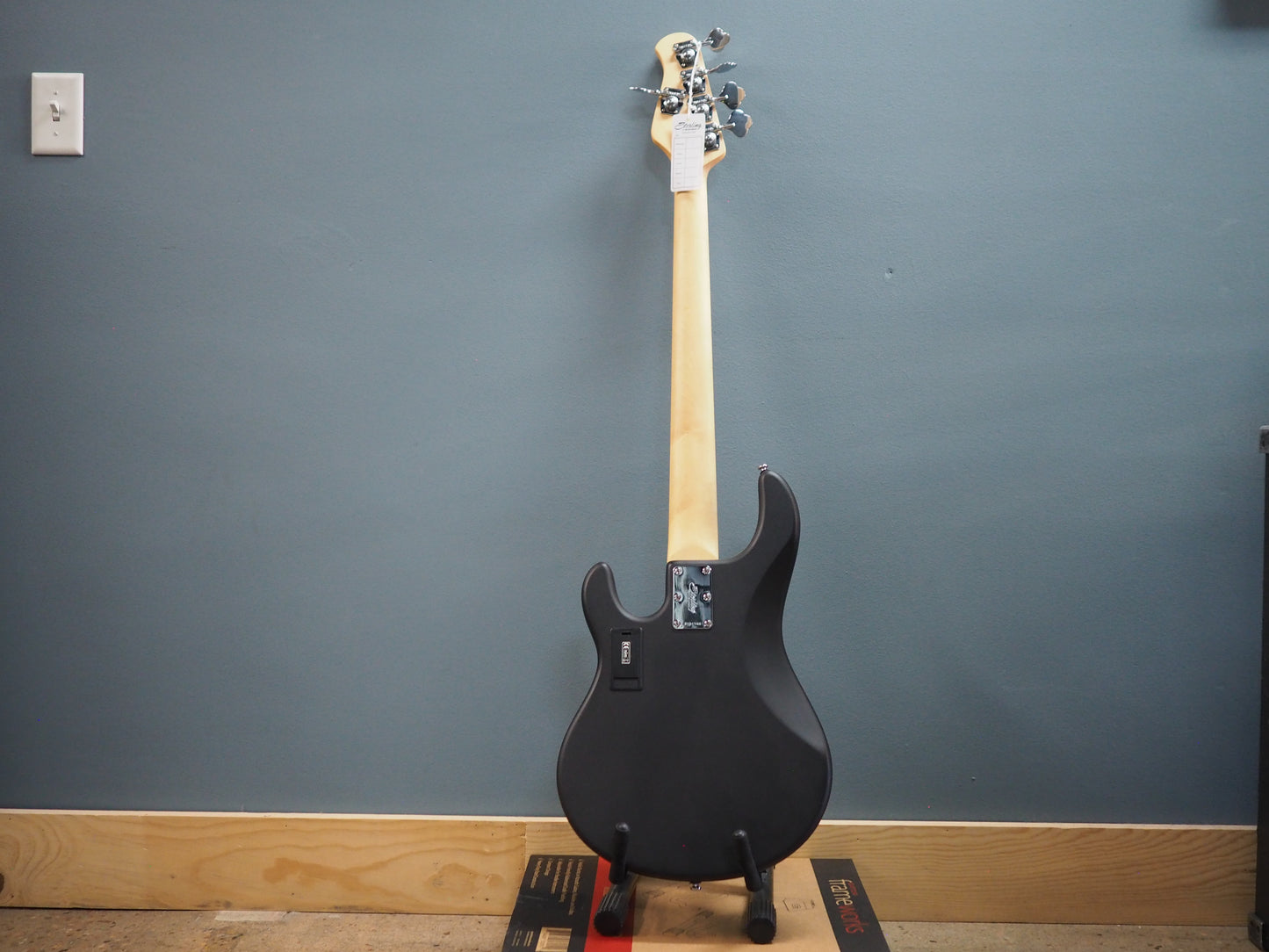 Sterling by Music Man Stingray Ray5H (Vintage Sunburst)