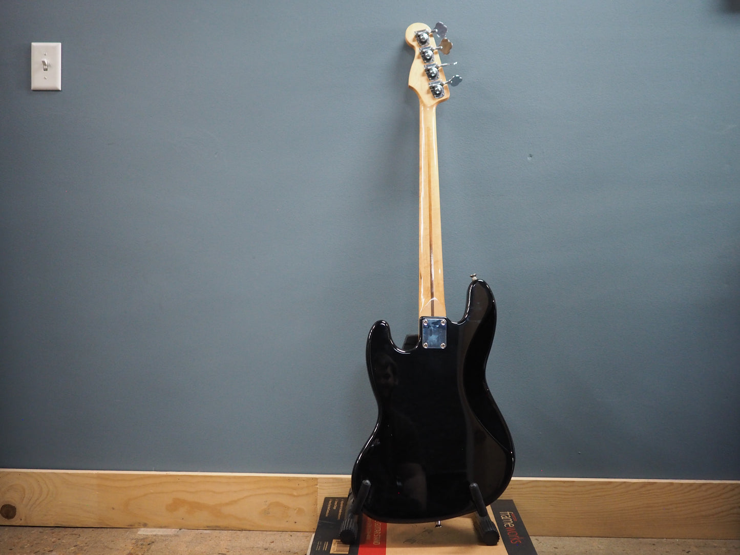 Used Black Gloss Fender Jazz Bass