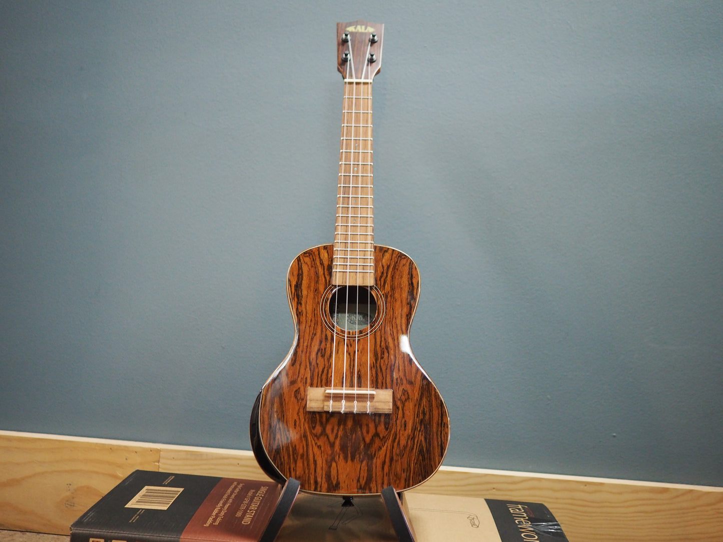 Kala Premier Exotic Concert Ukulele (Macawood - Macawood)