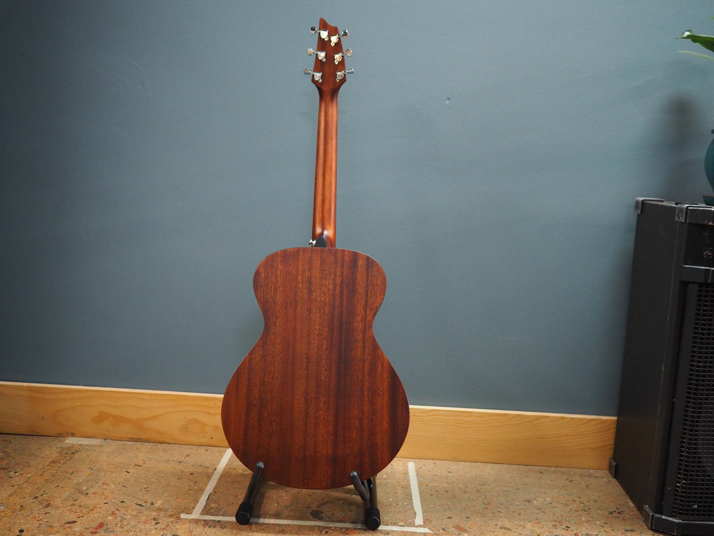 Breedlove Discovery S Concert (European Spruce)
