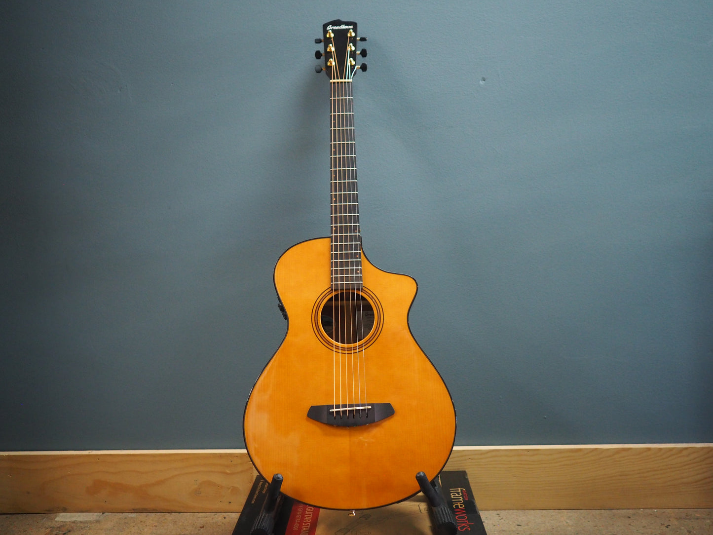 Breedlove Organic Pro Performer Concertina CE (Spruce - Mahogany)