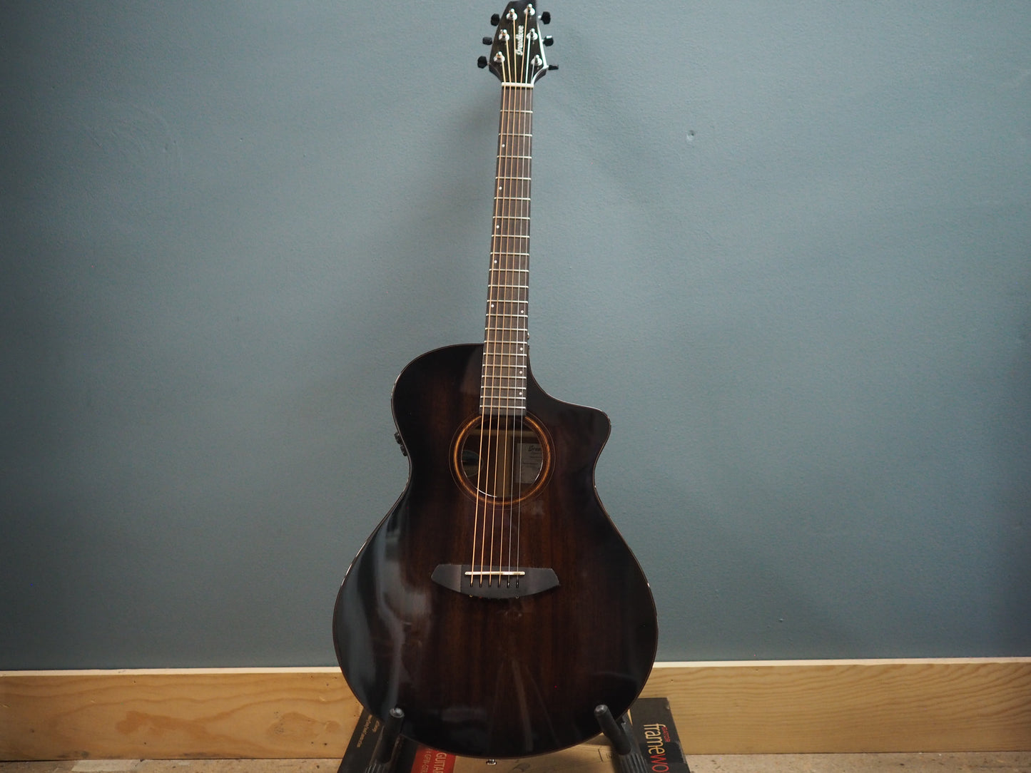 Breedlove Wildwood Pro Series Concert Suede CE (Mahogany - Mahogany)