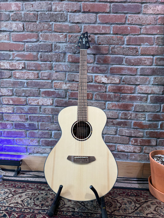 Breedlove Discovery S Concert - Spruce/Mahogany