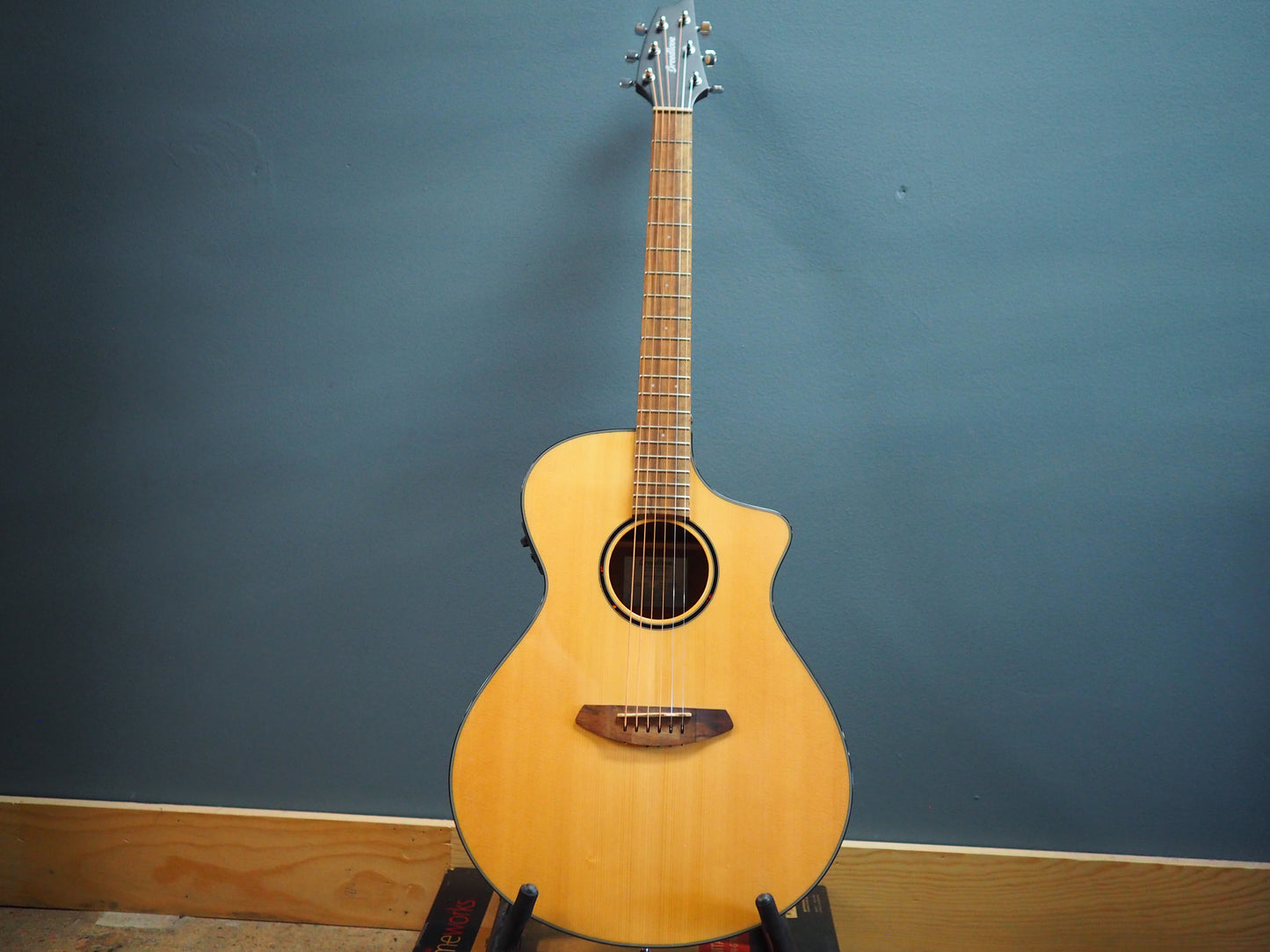 Breedlove Discovery S Concert CE (Spruce)